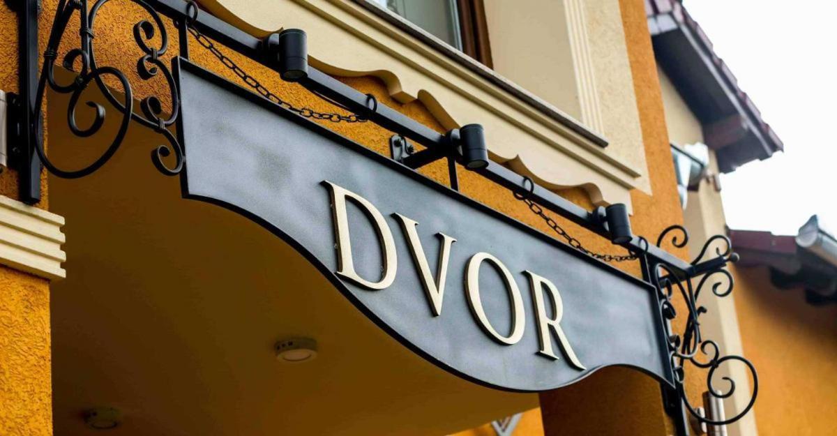 Vila Dvor Суботица Экстерьер фото